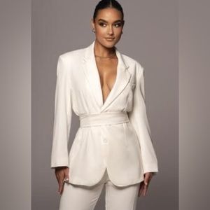 IVORY AMORA STRUCTURED BELTED BLAZER